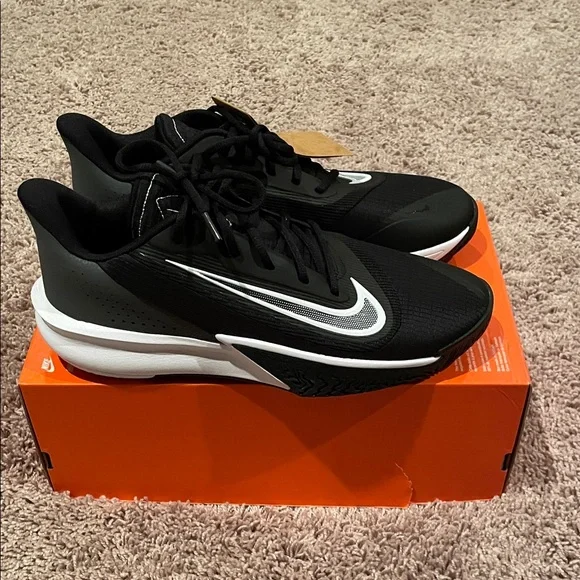 NWT Nike Precision VII Black and White Athletic Sneakers size 11.5 - Picture 1 of 1